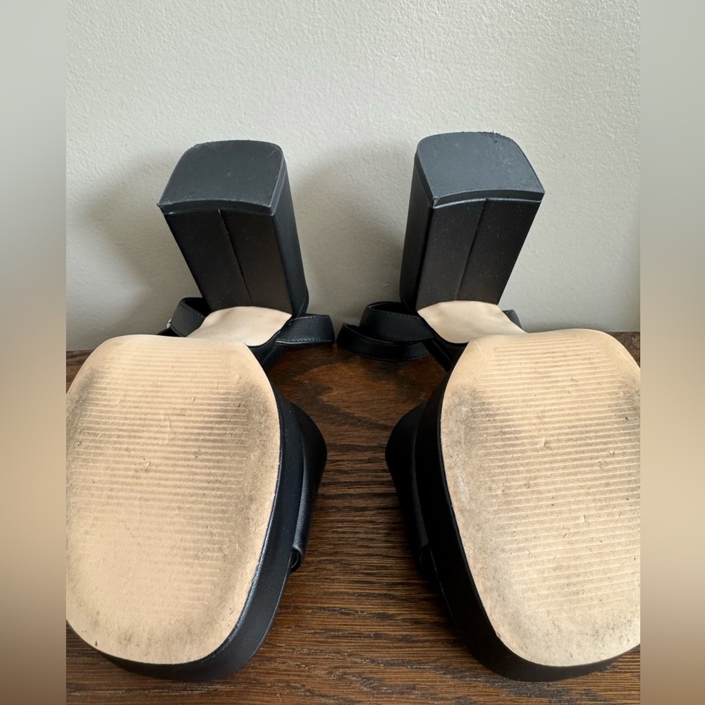 Elegant Black Platform Heel - Picture 10 of 10